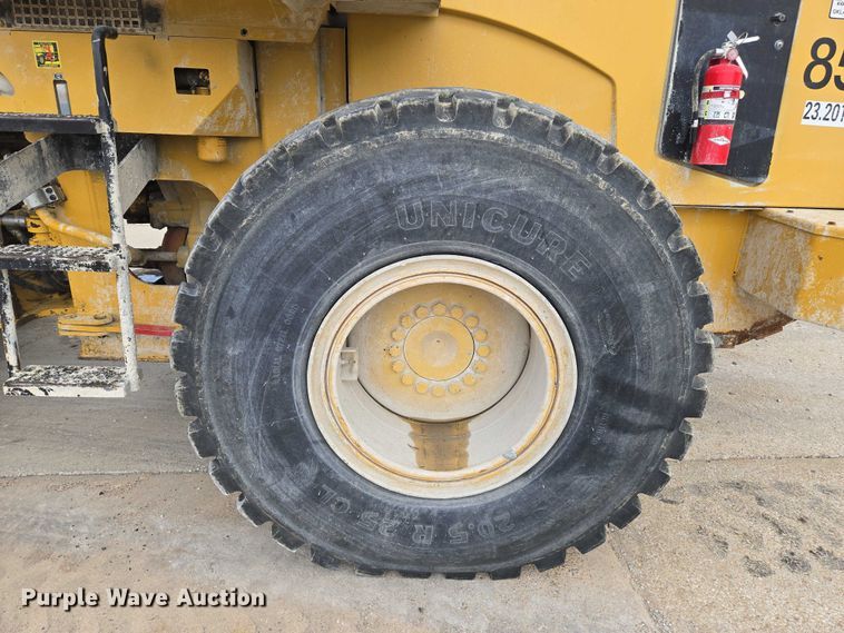 image for item EN8011 1997 Caterpillar  938G wheel loader