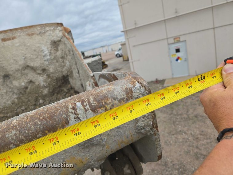 image for item EN8014 2011 Caterpillar 420E backhoe