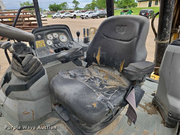 image for item EN8014 2011 Caterpillar 420E backhoe