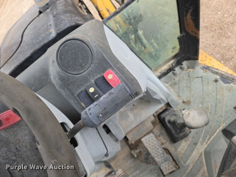 image for item EN8014 2011 Caterpillar 420E backhoe