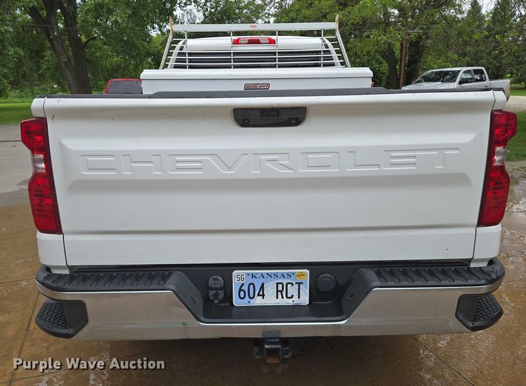 image for item EN8015 2019 Chevrolet Silverado 1500  pickup truck