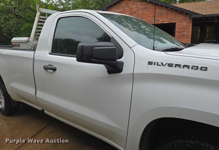 image for item EN8015 2019 Chevrolet Silverado 1500  pickup truck