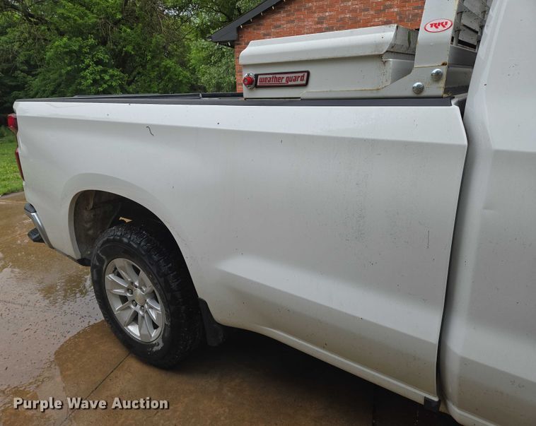 image for item EN8015 2019 Chevrolet Silverado 1500  pickup truck