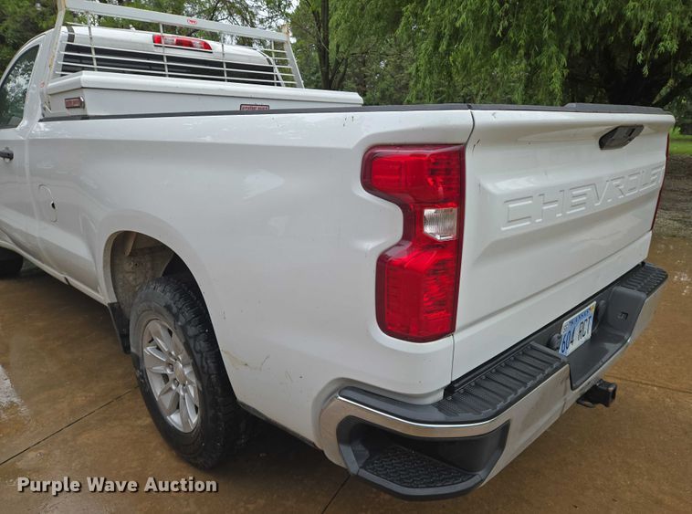 image for item EN8015 2019 Chevrolet Silverado 1500  pickup truck