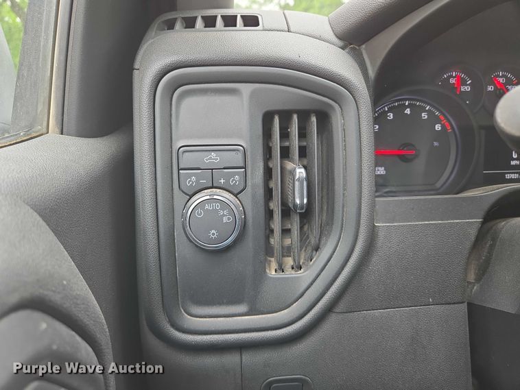 image for item EN8015 2019 Chevrolet Silverado 1500  pickup truck