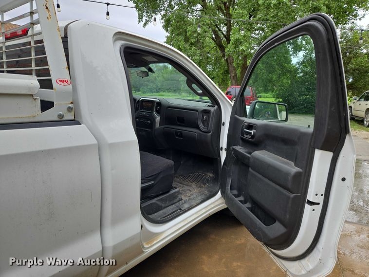 image for item EN8015 2019 Chevrolet Silverado 1500  pickup truck