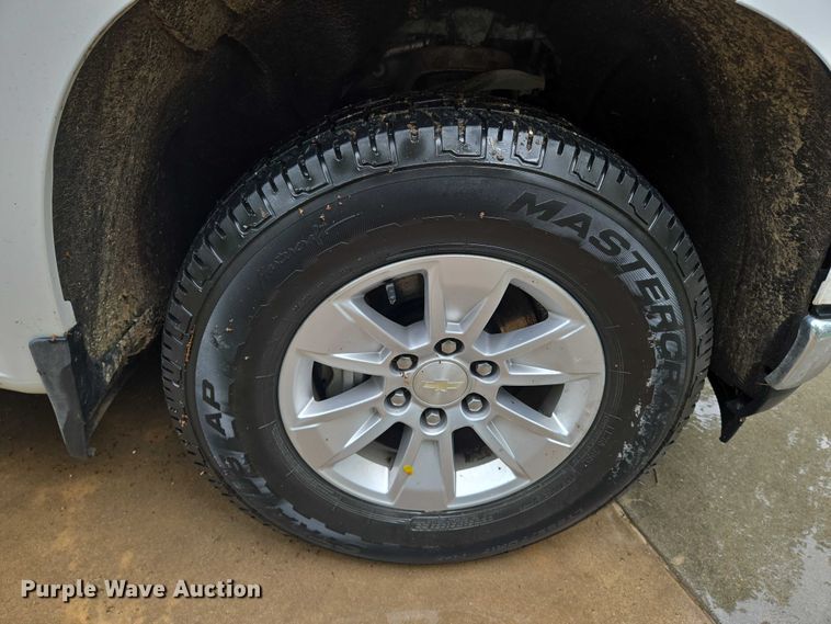 image for item EN8015 2019 Chevrolet Silverado 1500  pickup truck