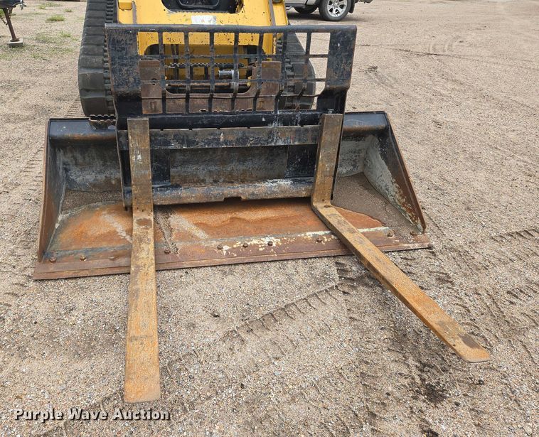 image for item EN8021 2015 Caterpillar 289D tracked skid steer loader