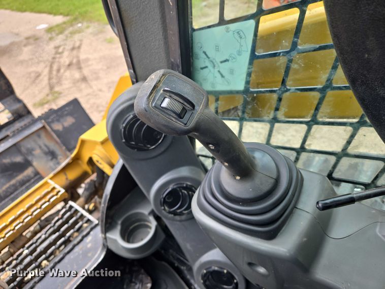 image for item EN8021 2015 Caterpillar 289D tracked skid steer loader