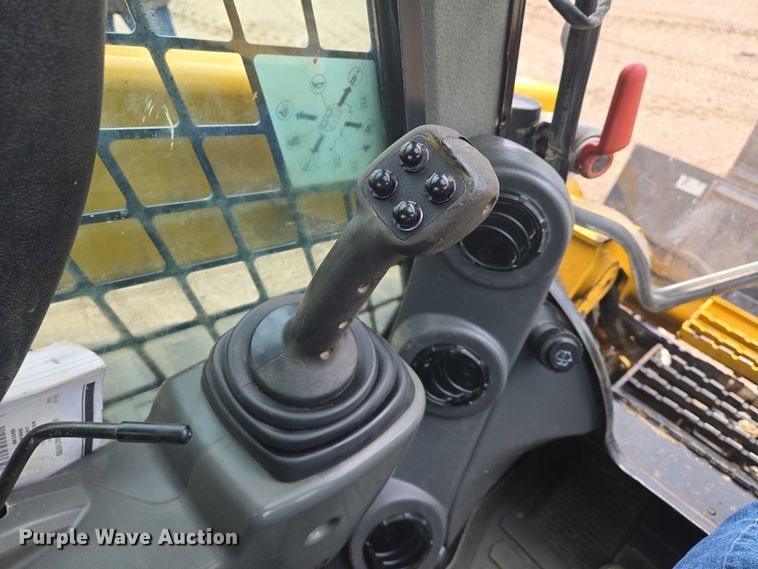 image for item EN8021 2015 Caterpillar 289D tracked skid steer loader