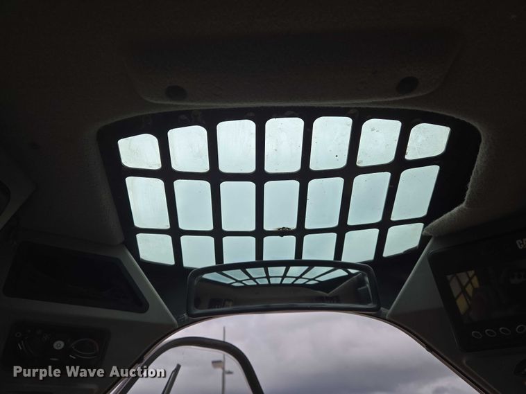 image for item EN8021 2015 Caterpillar 289D tracked skid steer loader