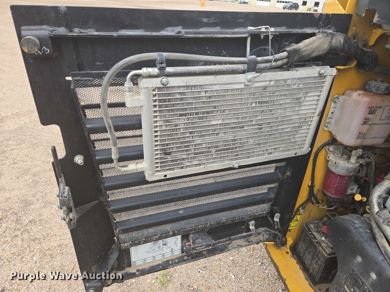 image for item EN8021 2015 Caterpillar 289D tracked skid steer loader