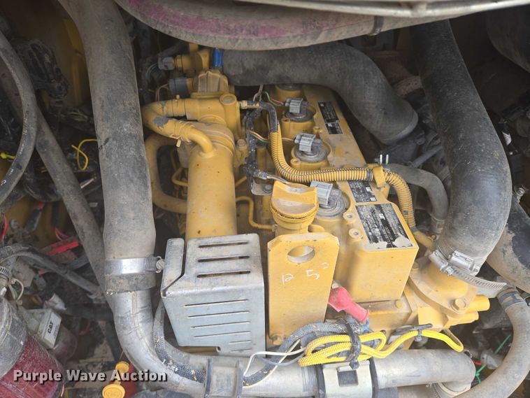 image for item EN8021 2015 Caterpillar 289D tracked skid steer loader