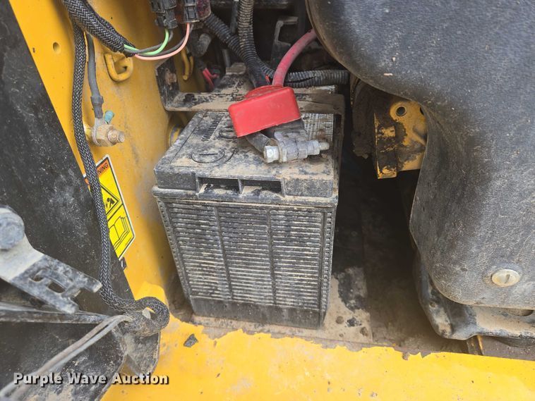 image for item EN8021 2015 Caterpillar 289D tracked skid steer loader