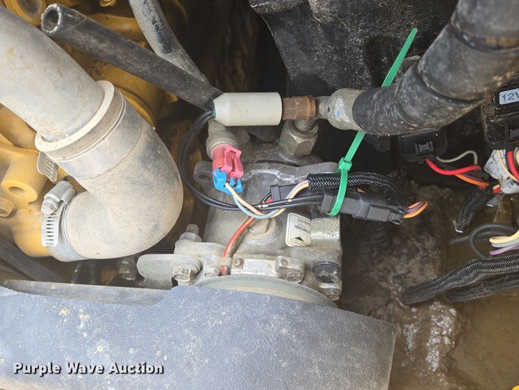 image for item EN8021 2015 Caterpillar 289D tracked skid steer loader