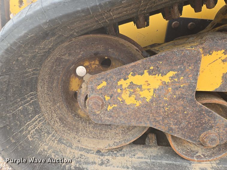 image for item EN8021 2015 Caterpillar 289D tracked skid steer loader