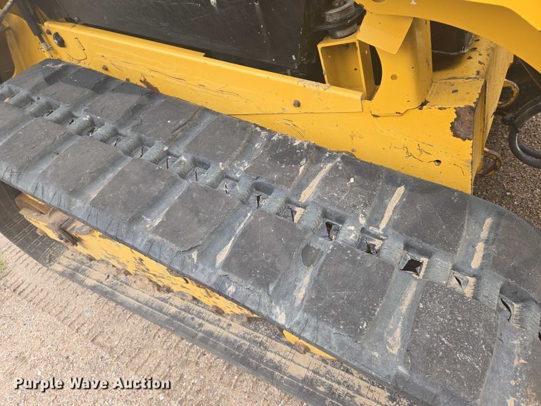 image for item EN8021 2015 Caterpillar 289D tracked skid steer loader