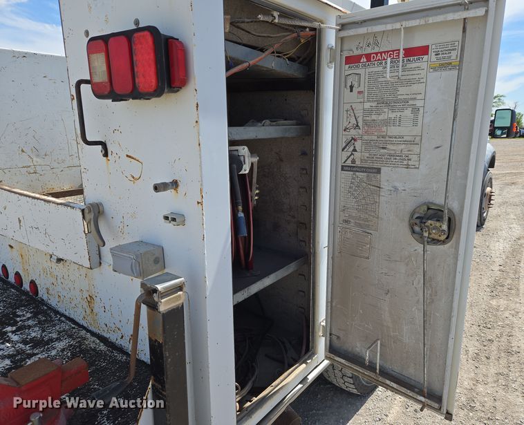 image for item EN8941 2008 Ford F550 Super Duty utility / service truck