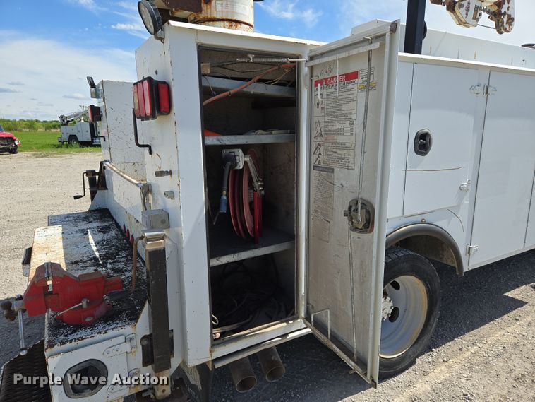 image for item EN8941 2008 Ford F550 Super Duty utility / service truck