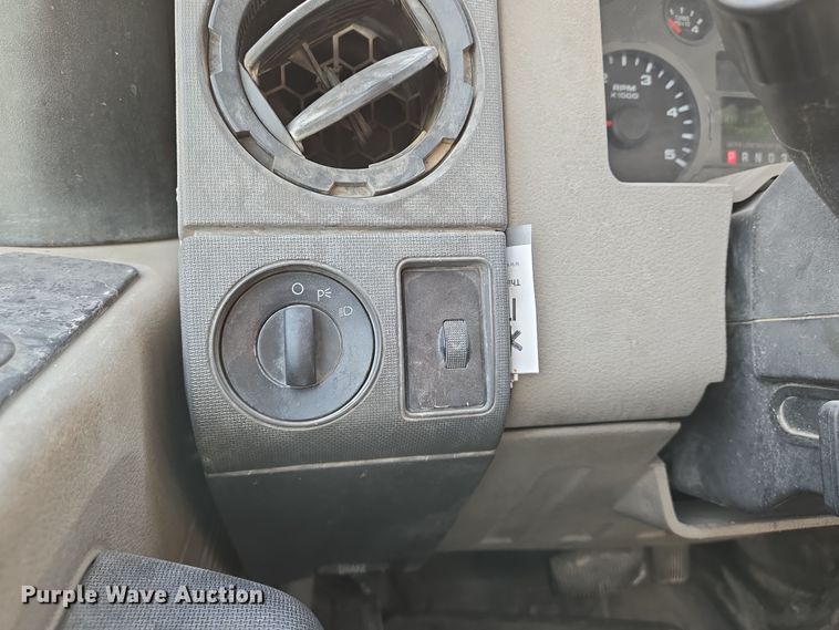 image for item EN8941 2008 Ford F550 Super Duty utility / service truck