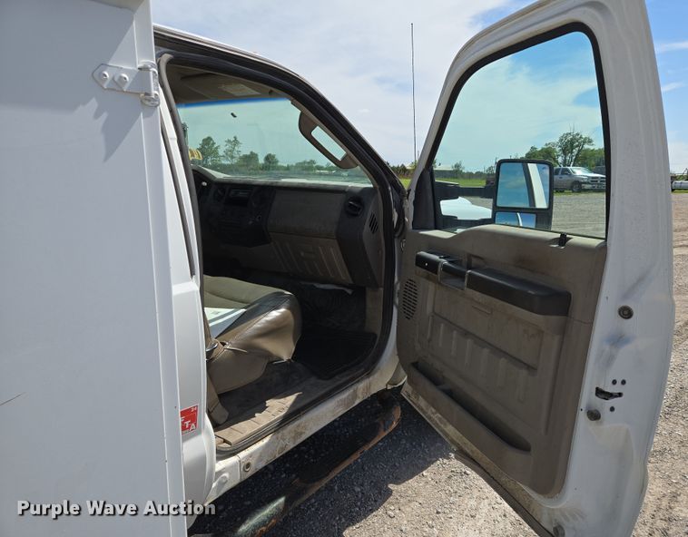 image for item EN8941 2008 Ford F550 Super Duty utility / service truck