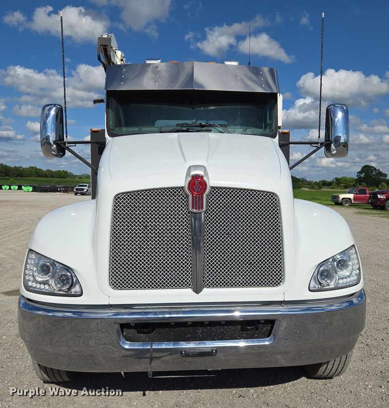image for item EN8942 2008 Kenworth T300 utility / service truck