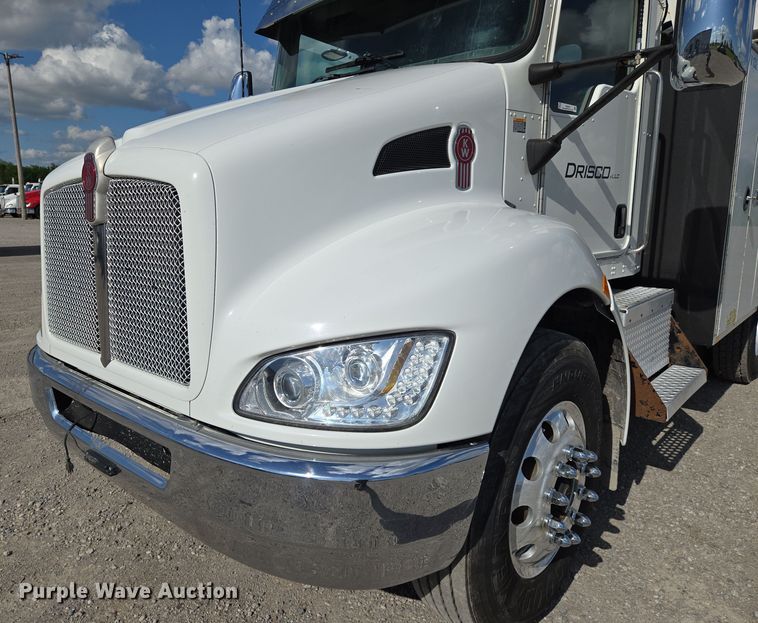 image for item EN8942 2008 Kenworth T300 utility / service truck