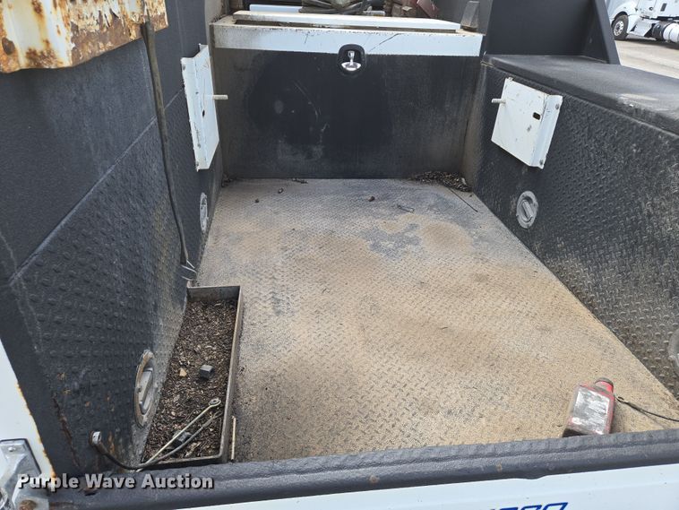 image for item EN8942 2008 Kenworth T300 utility / service truck