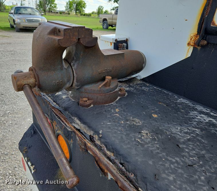 image for item EN8942 2008 Kenworth T300 utility / service truck