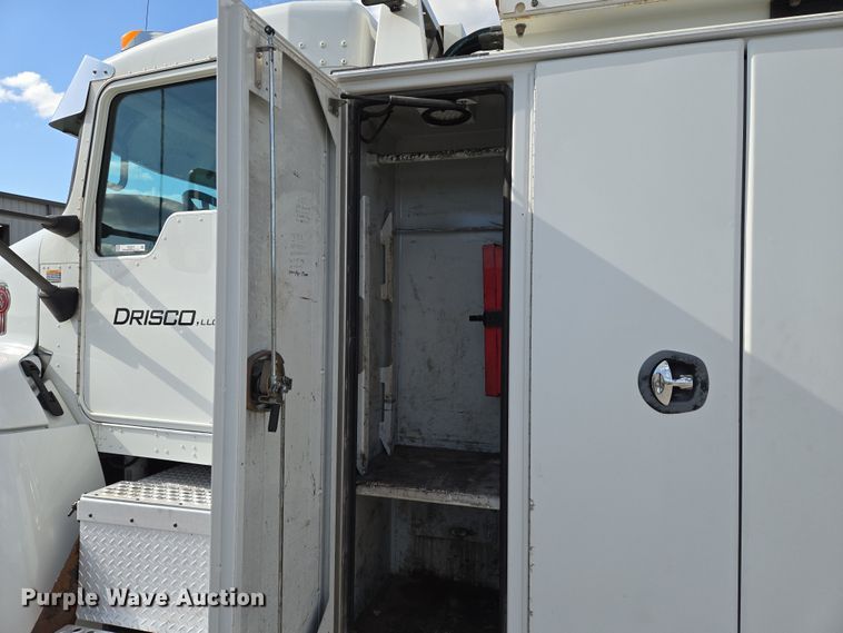 image for item EN8942 2008 Kenworth T300 utility / service truck