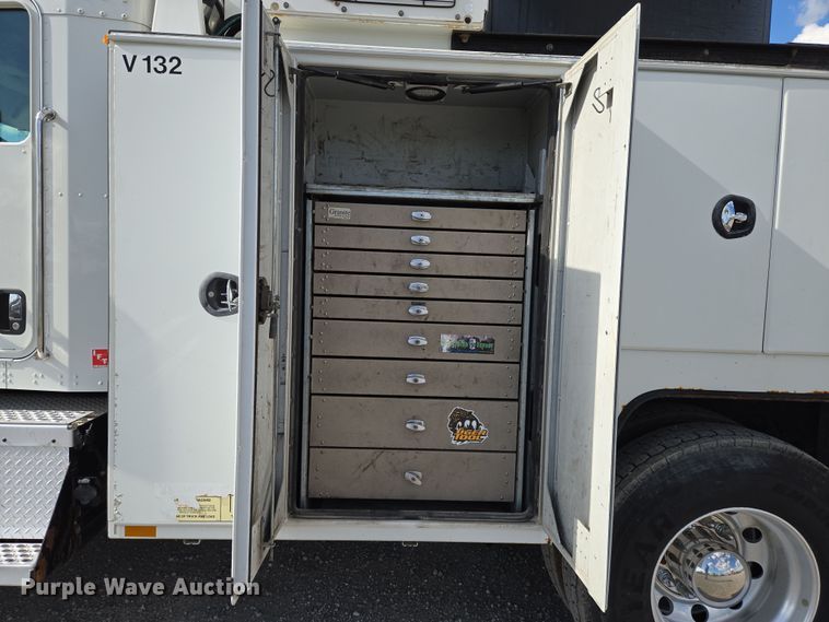 image for item EN8942 2008 Kenworth T300 utility / service truck