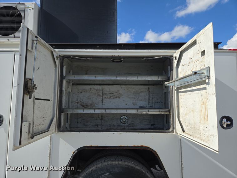 image for item EN8942 2008 Kenworth T300 utility / service truck