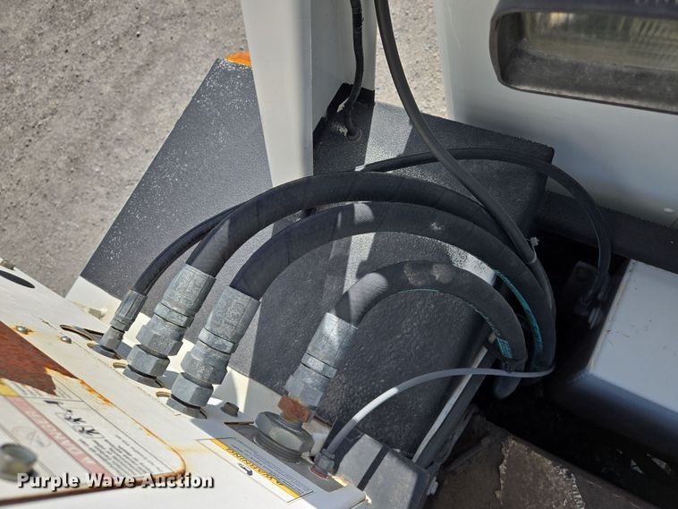 image for item EN8942 2008 Kenworth T300 utility / service truck