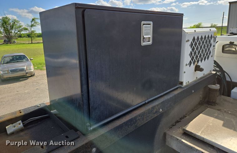 image for item EN8942 2008 Kenworth T300 utility / service truck