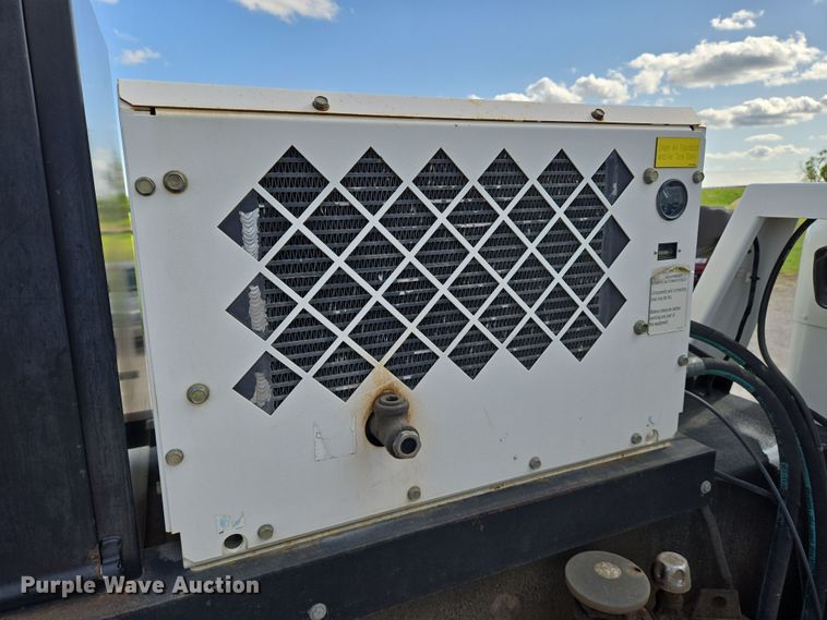 image for item EN8942 2008 Kenworth T300 utility / service truck