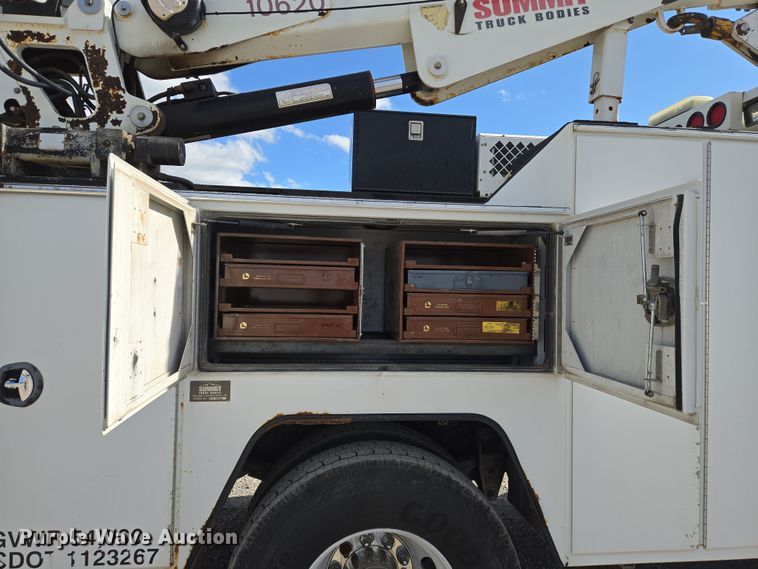 image for item EN8942 2008 Kenworth T300 utility / service truck