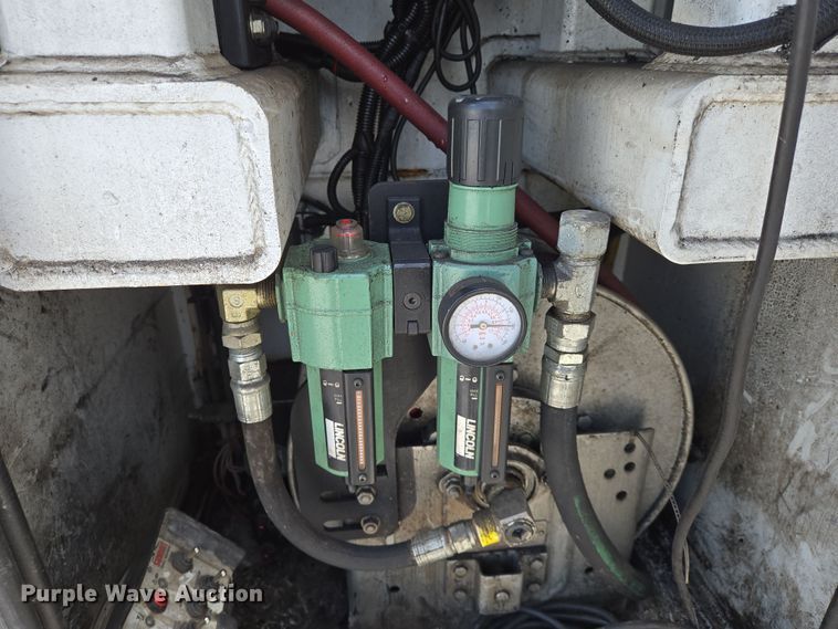 image for item EN8942 2008 Kenworth T300 utility / service truck