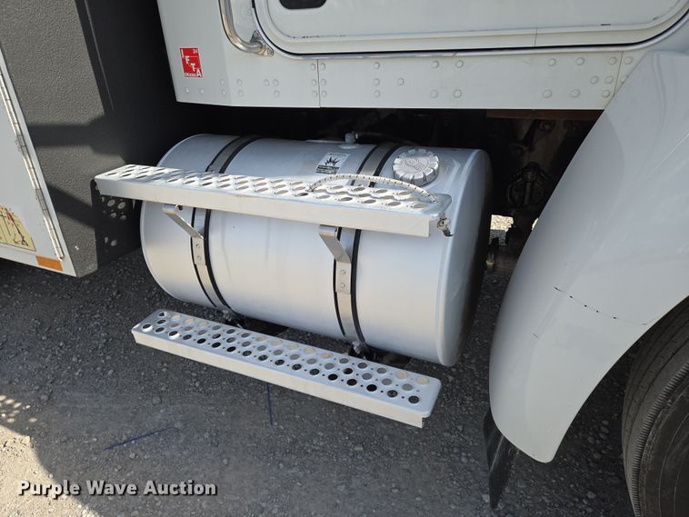 image for item EN8942 2008 Kenworth T300 utility / service truck