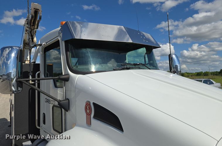 image for item EN8942 2008 Kenworth T300 utility / service truck