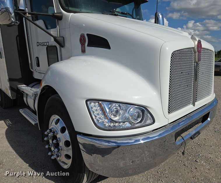 image for item EN8942 2008 Kenworth T300 utility / service truck