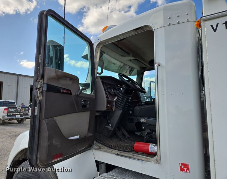 image for item EN8942 2008 Kenworth T300 utility / service truck