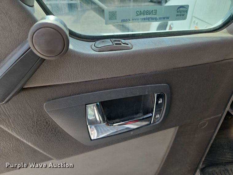 image for item EN8942 2008 Kenworth T300 utility / service truck