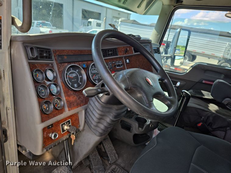 image for item EN8942 2008 Kenworth T300 utility / service truck