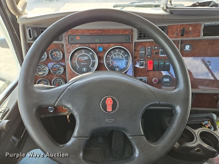 image for item EN8942 2008 Kenworth T300 utility / service truck