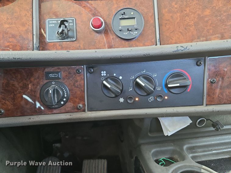 image for item EN8942 2008 Kenworth T300 utility / service truck