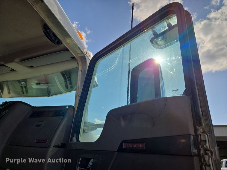 image for item EN8942 2008 Kenworth T300 utility / service truck