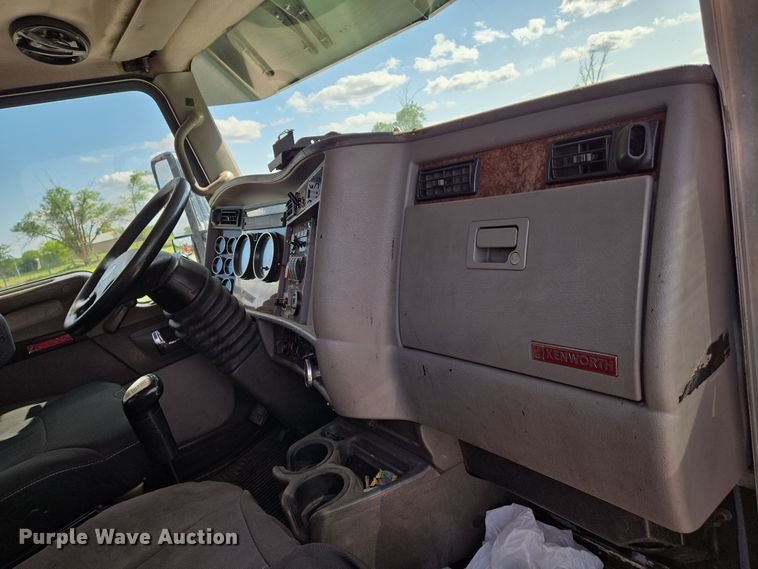 image for item EN8942 2008 Kenworth T300 utility / service truck