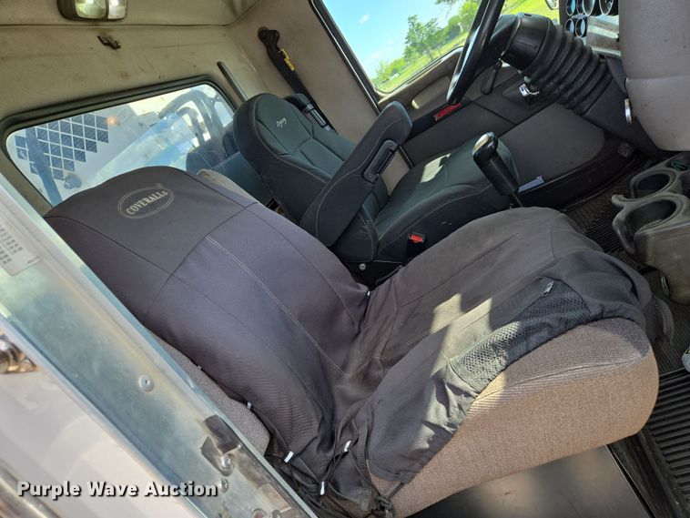 image for item EN8942 2008 Kenworth T300 utility / service truck