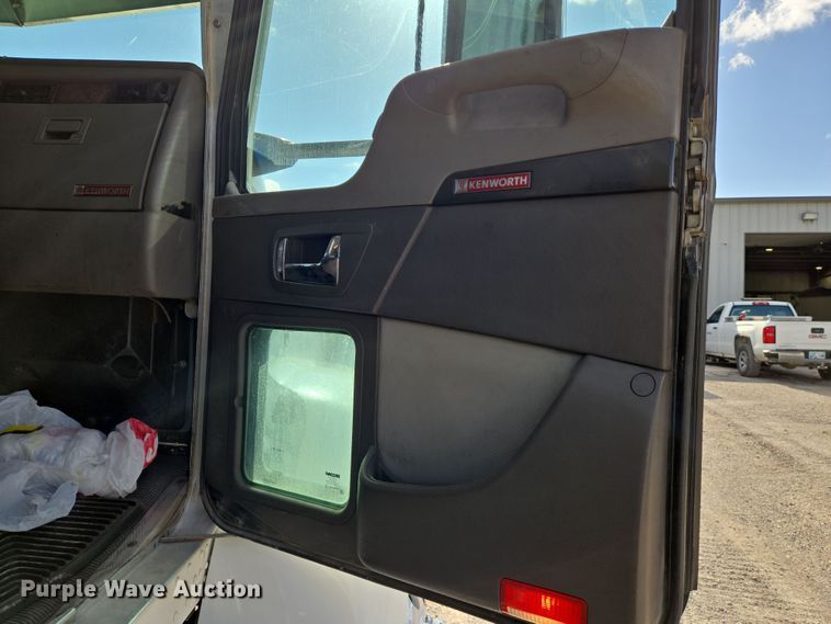 image for item EN8942 2008 Kenworth T300 utility / service truck