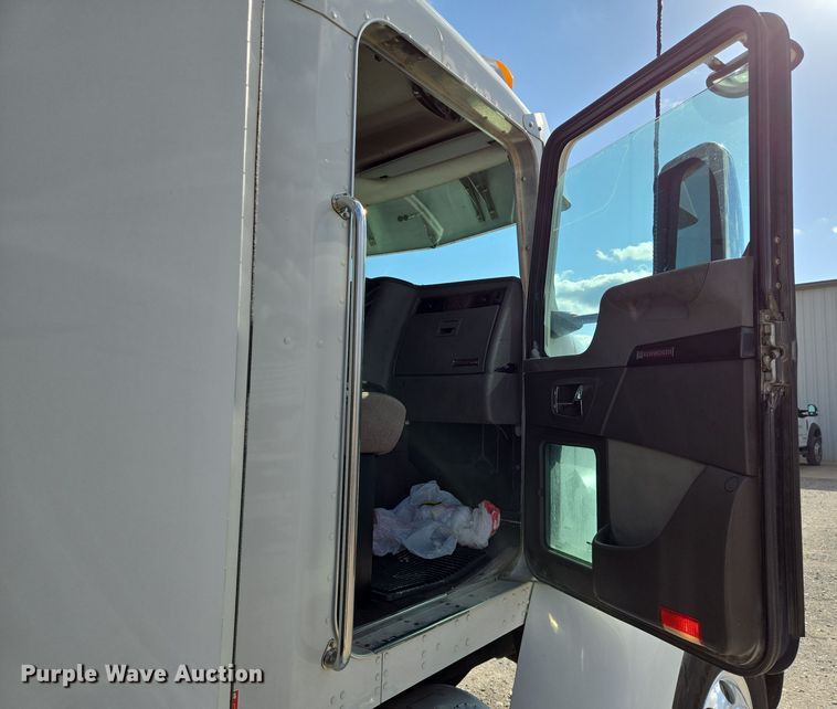 image for item EN8942 2008 Kenworth T300 utility / service truck